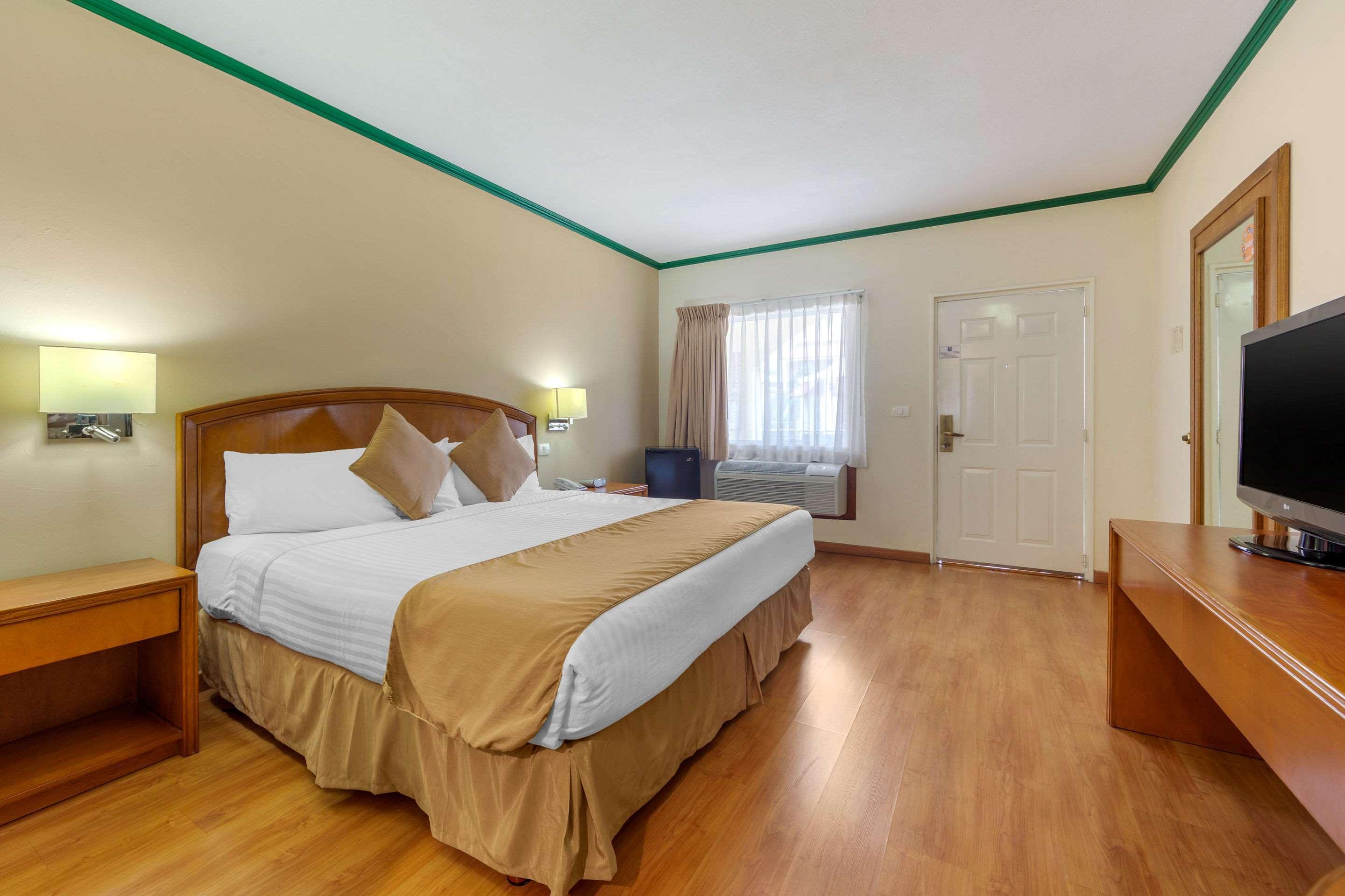 Comfort Inn Monclova Bagian luar foto