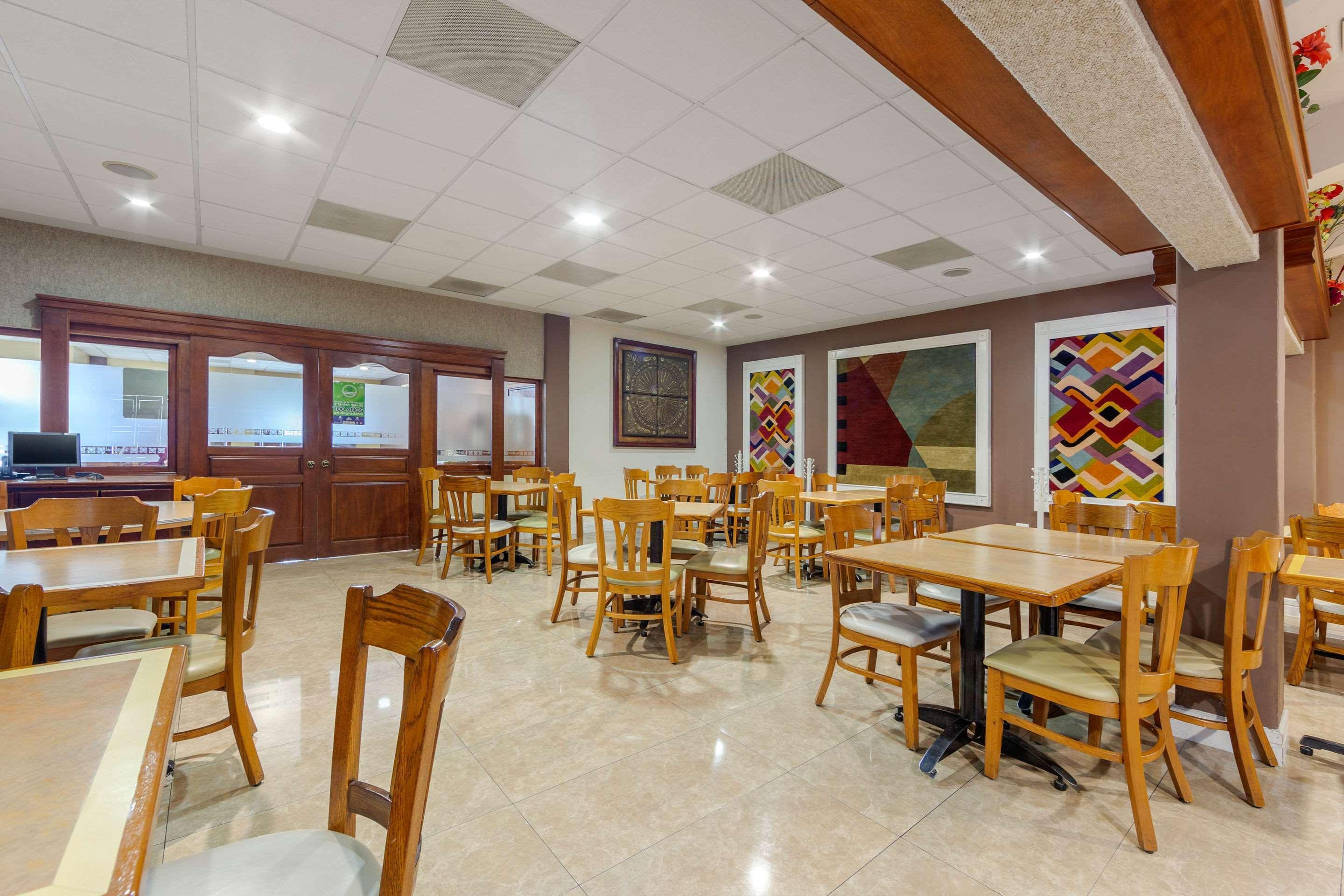 Comfort Inn Monclova Bagian luar foto