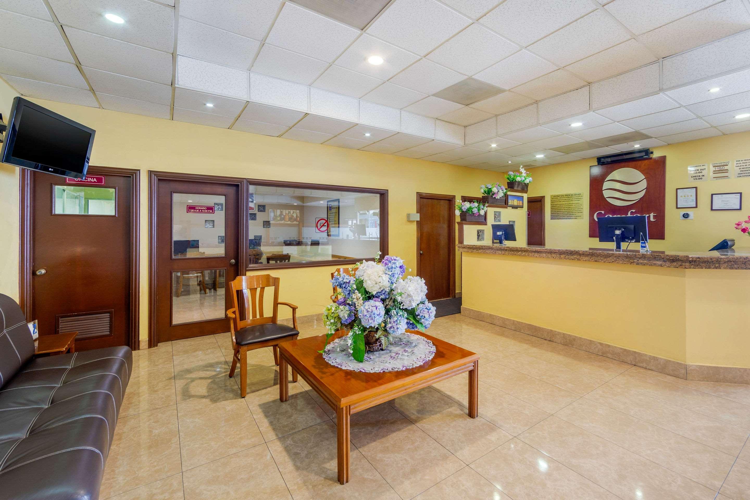 Comfort Inn Monclova Bagian luar foto