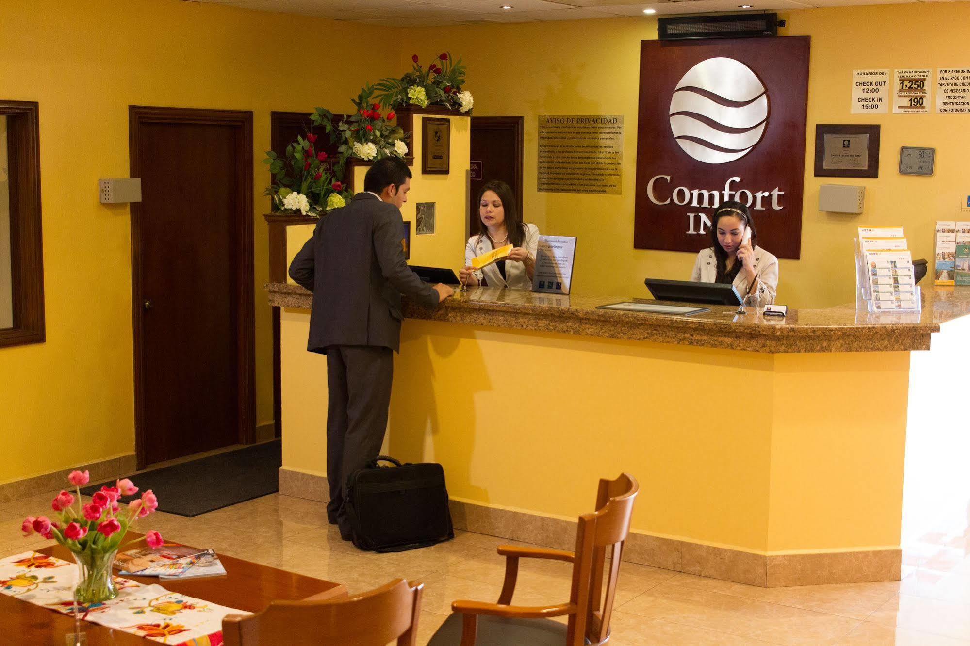 Comfort Inn Monclova Bagian luar foto